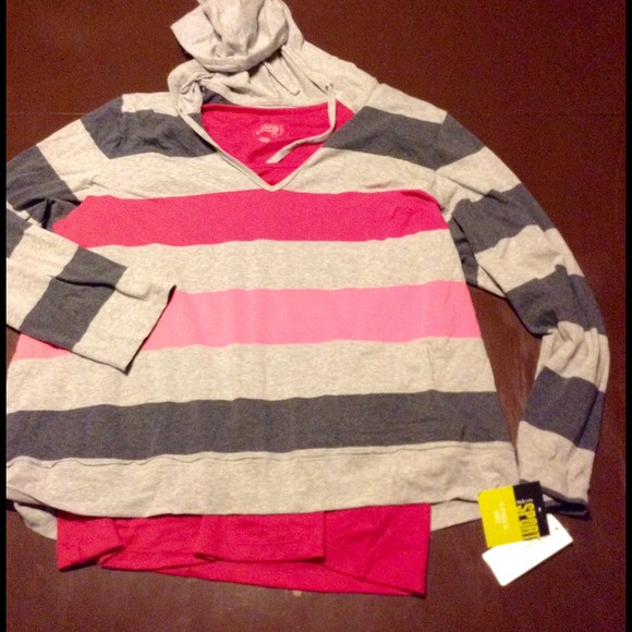 Pink and grey stripped top 🎀