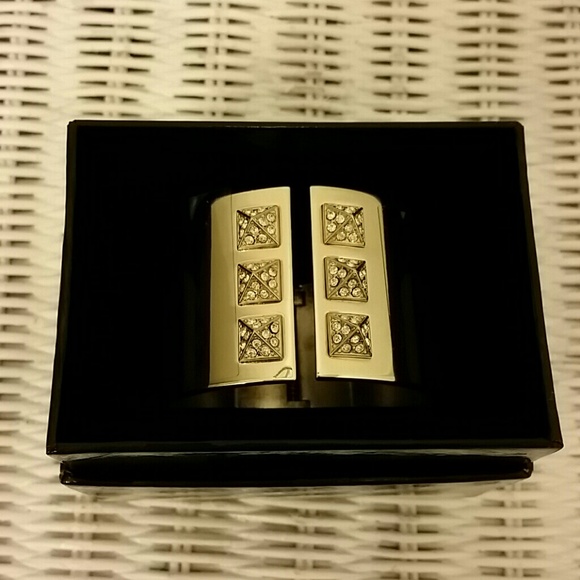 🆕Victoria Secret cuff bangle - Picture 1 of 4