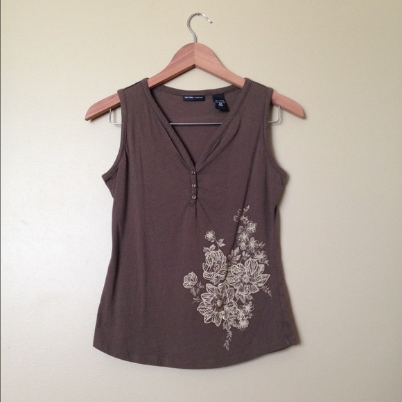 {New York & Company} Brown Sleeveless V Neck Shirt - Picture 2 of 6