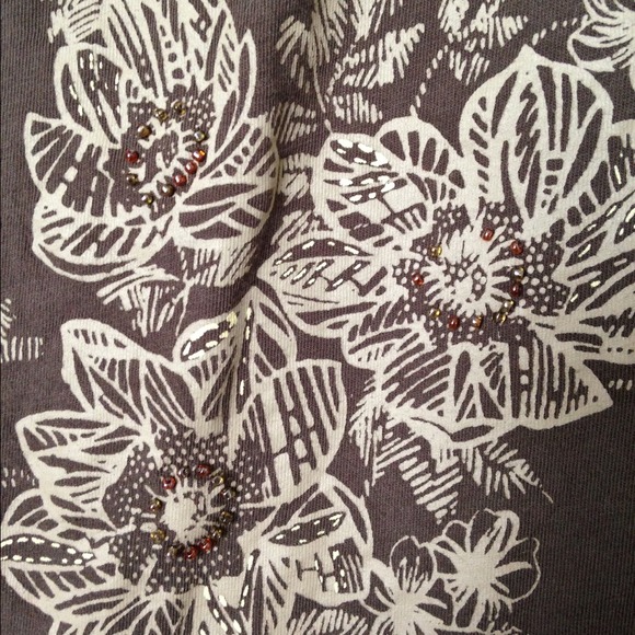 {New York & Company} Brown Sleeveless V Neck Shirt - Picture 4 of 6