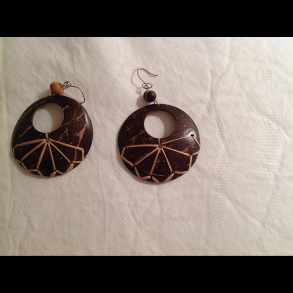 Brown earring - Picture 2 of 4