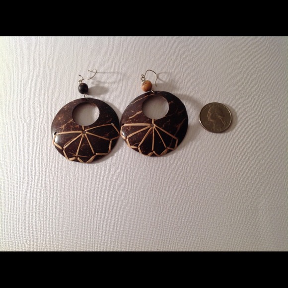 Brown earring - Picture 3 of 4