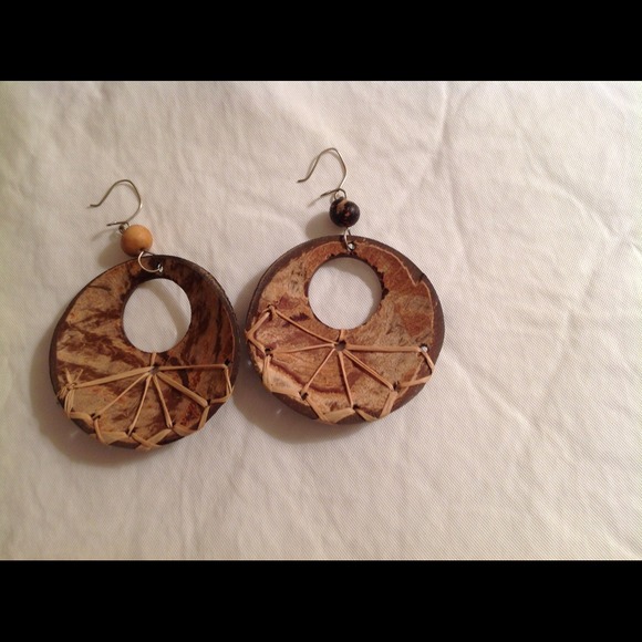 Brown earring - Picture 4 of 4