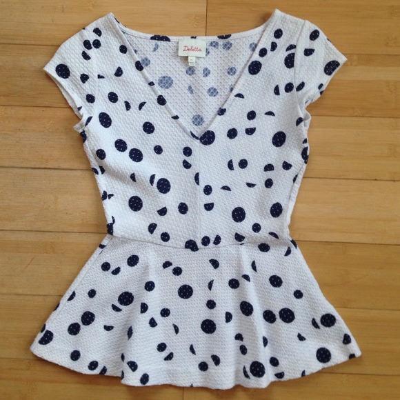 Super cute peplum V-neck top XS polkadots