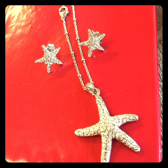 Earring and necklace set