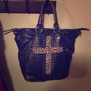 Cross cheetah print purse. From tillys