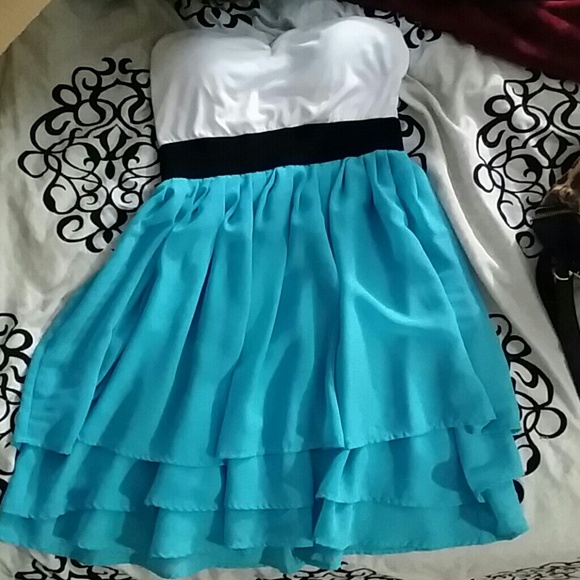 Teal flowy strapless dress! - Picture 2 of 3