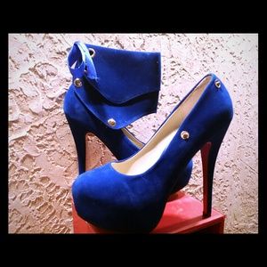 Sexy blue heel