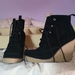 Gap moccasin wedgw booties size 10