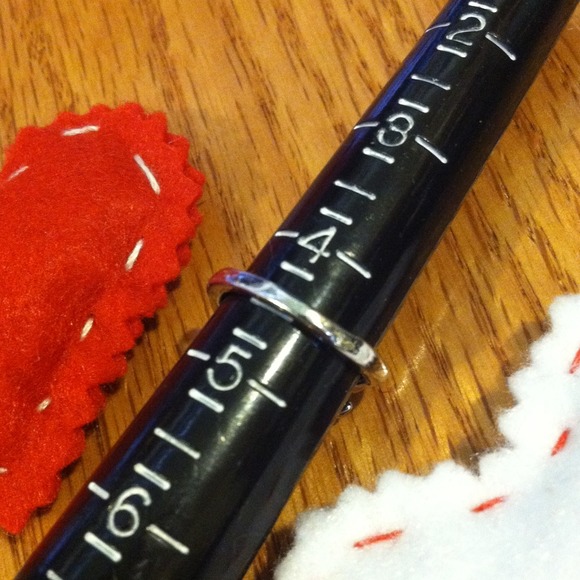 Bundled-----Leaf Ring NWOT - Picture 2 of 4