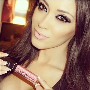 ✨SET✨ 'Loveable' Lip Gloss & 'Pompous' Lip Liner