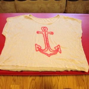 Adorable lose fitting anchor t-shirt.