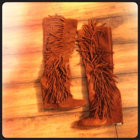 Fringe boots