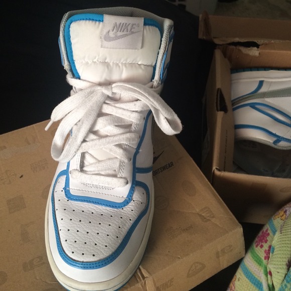 High top NIKES - Picture 4 of 4