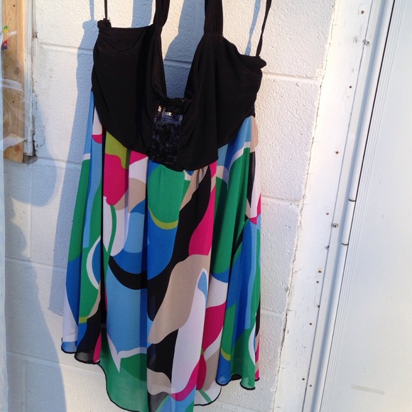 Cute halter top! Awesome for warmer weather coming