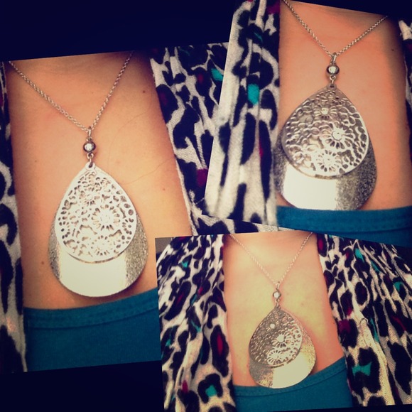 SOLD! Bundled. Silver oval-shaped necklace.