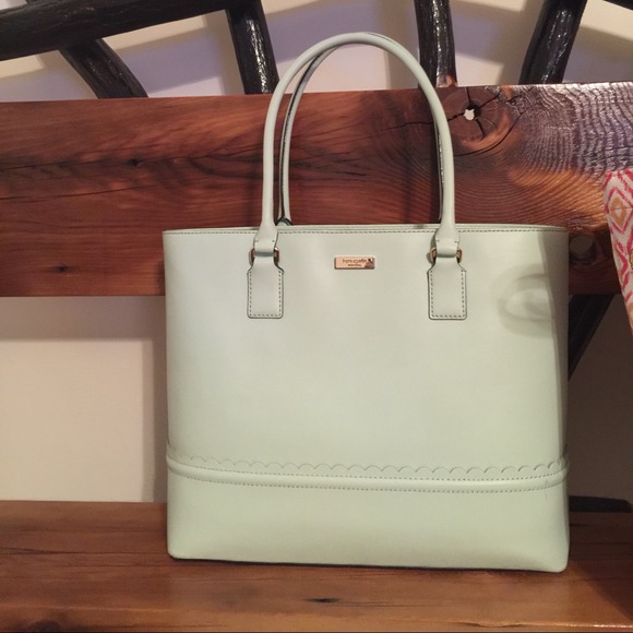 kate spade Handbags - Authentic Mint Kate Spade Tote.
