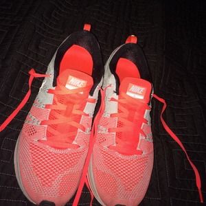 Nike Flyknit Trainer Bright Crimson/White