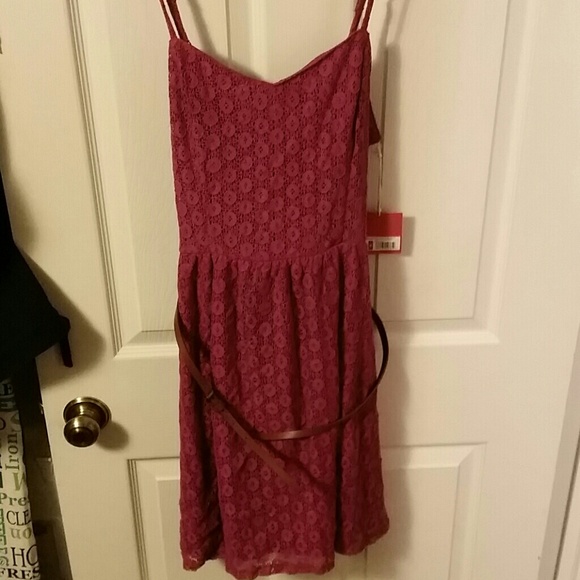 Lace dress - Picture 1 of 1