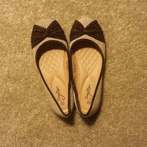 Cute two tone brown flats