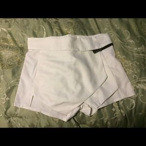 Asymmetric white skort