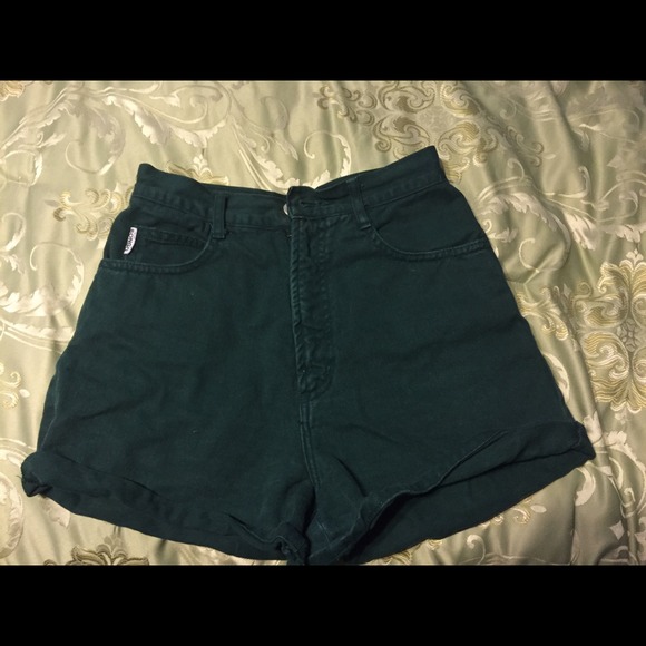 High waisted dark green bongo shorts