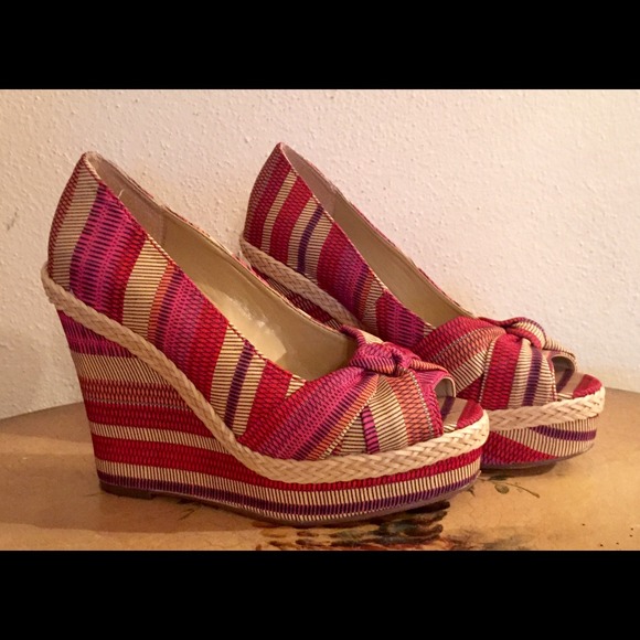 GORGEOUS PEEP-TOE WEDGES