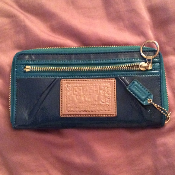 Coach Poppy Zipper Wallet