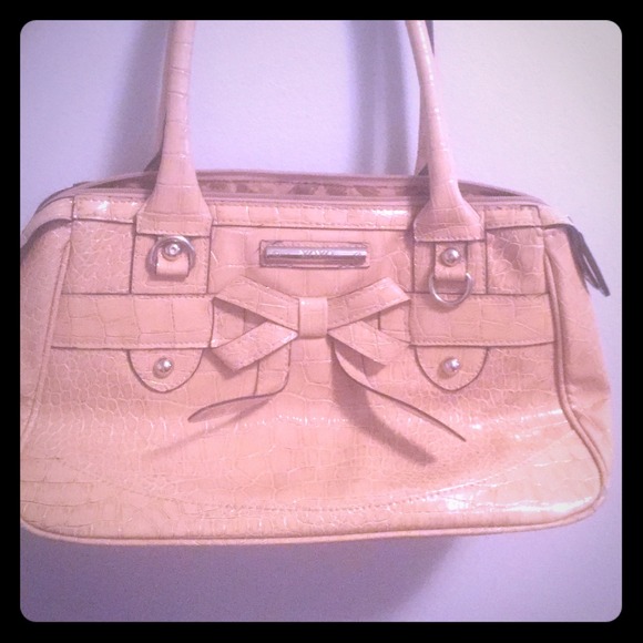 Nude bow purse