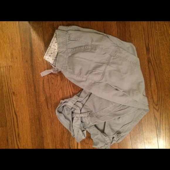 Grey cargo pants lightweight can be rolled Capri