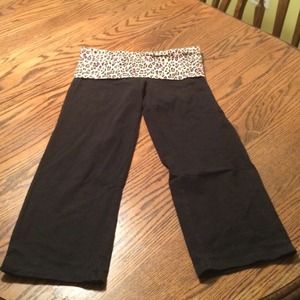 PINK, Capri yoga pants