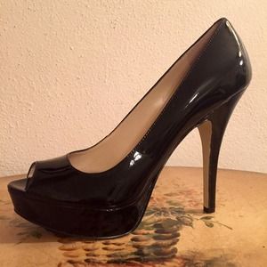 CLASSIC BLACK PATENT LEATHER PUMP by Enzo