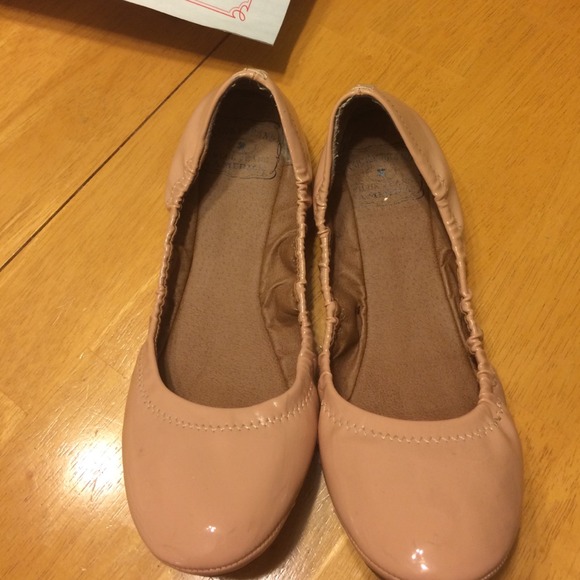 Lucky brand nude flats