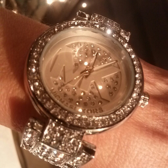 Beautiful Womens  fashion watch/bracelet bundle.