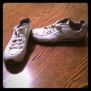 New Balance tennis shoes
