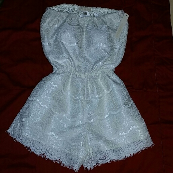 NWT Gorgeous lace romper - Picture 1 of 1