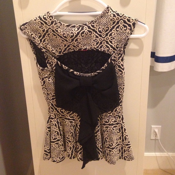 Patterned black and white peplum top - Picture 2 of 4