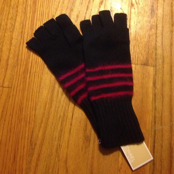 Michael Kors Hat, Glove, and Scarf Set - Picture 2 of 3