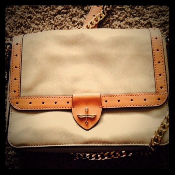 POUR LA VICTORIA PURSE!!! 100% authentic