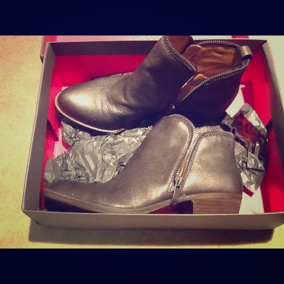 Vince camuto booties..... No trades
