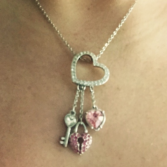 Genuine Swarovski Lock & Key Pendant Necklace💎 - Picture 2 of 2