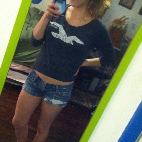 3/4 Navy Hollister Top