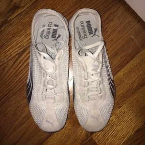 BRAND NEW PUMA SNEAKERS