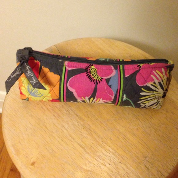 Vera Bradley Brush & Pencil in Jazzy Blooms