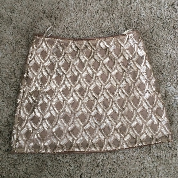 🚫BUNDLED! F21 Scalloped Sequin Skirt! - Picture 3 of 3