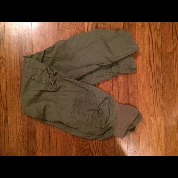 Green lightweight maternity cargo