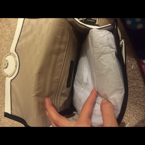 Michael kors messenger bag - Picture 2 of 3