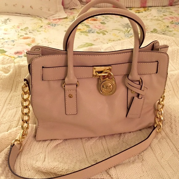 Michael Kors Handbags - Authentic Michael Kors vanilla Hamilton satchel
