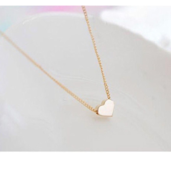 Golden tone minimalistic heart necklace - Picture 2 of 3