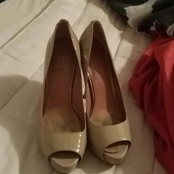 Nude pumps!